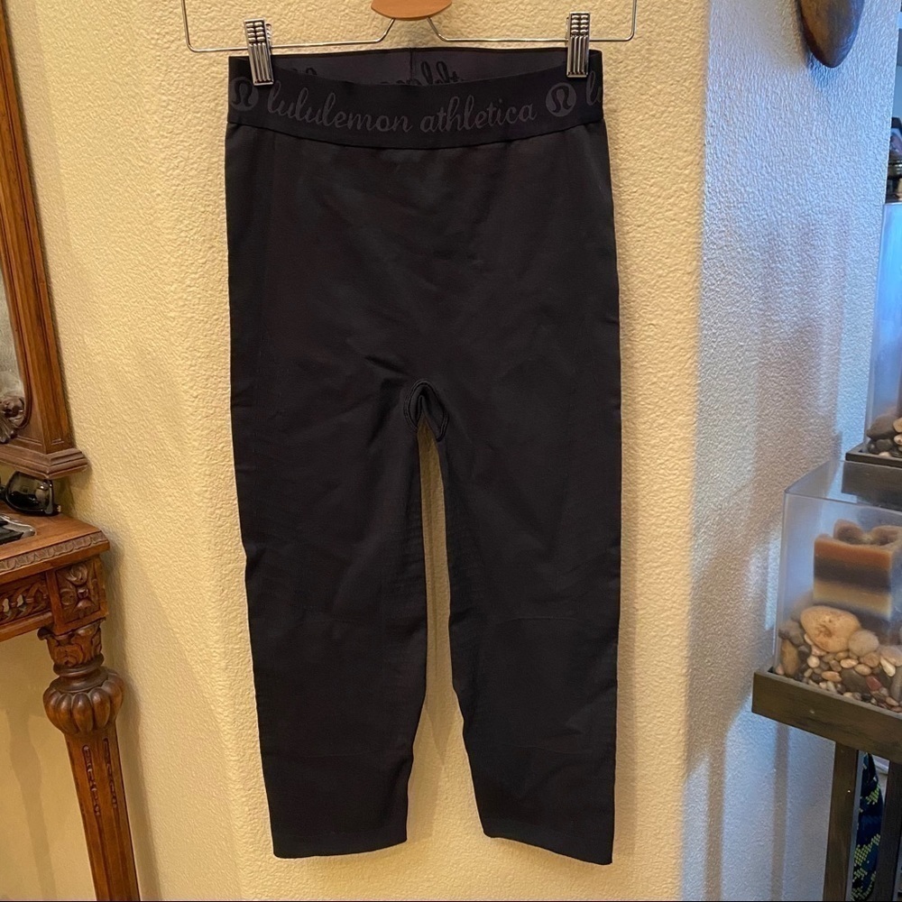 LULULEMON Women Black Cropped Pants Size 2-4